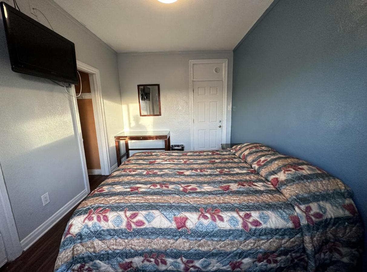 'לונג ביץ Unity Hotel - No Parking & Rooms Are Upstairs מראה חיצוני תמונה