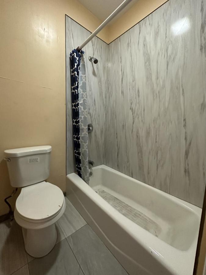 'לונג ביץ Unity Hotel - No Parking & Rooms Are Upstairs מראה חיצוני תמונה
